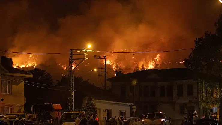 Sakarya'daki Yangın Bilecik'e sıçradı: Dört Köy tahliye edildi