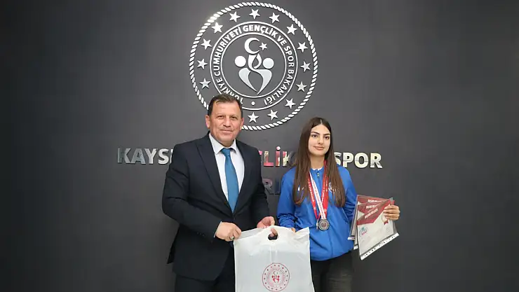 Şampiyon Öğrenciler Kabakcı'yı ziyaret etti