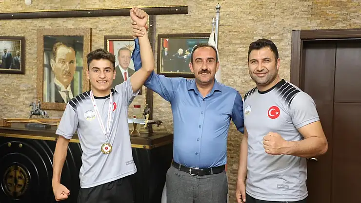 Şampiyon'dan İlmek Başkan'a ziyaret