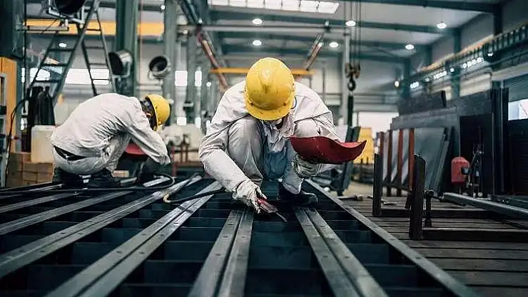 Sanayide çalışanlarda azalış var