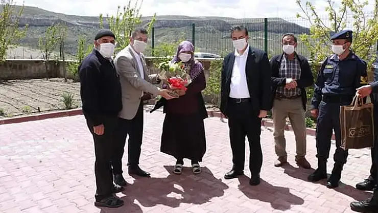 ŞEHİT ANNELERİNE ANNELER GÜNÜ ZİYARETİ