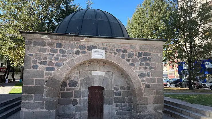 Şeyh Seyfullah Türbesi zamana direniyor