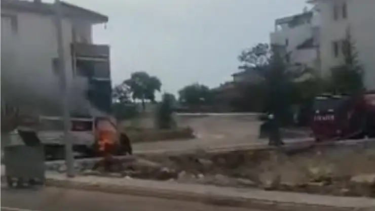 Seyir halindeyken yangın çıkan araç küle döndü