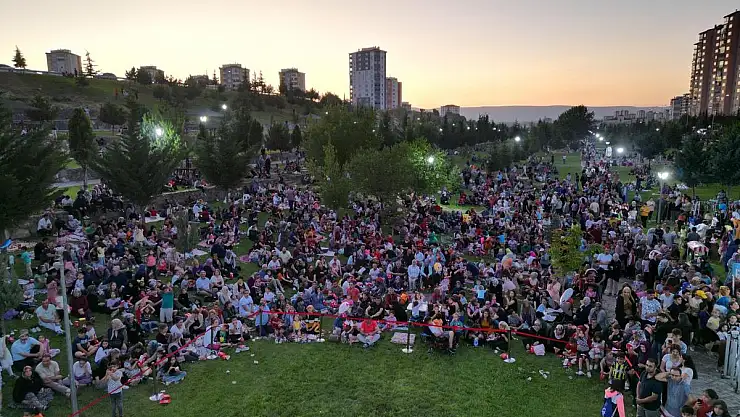 ŞİRİNTEPE AÇIK HAVA SİNEMASINA YOĞUN İLGİ GÖSTERDİ