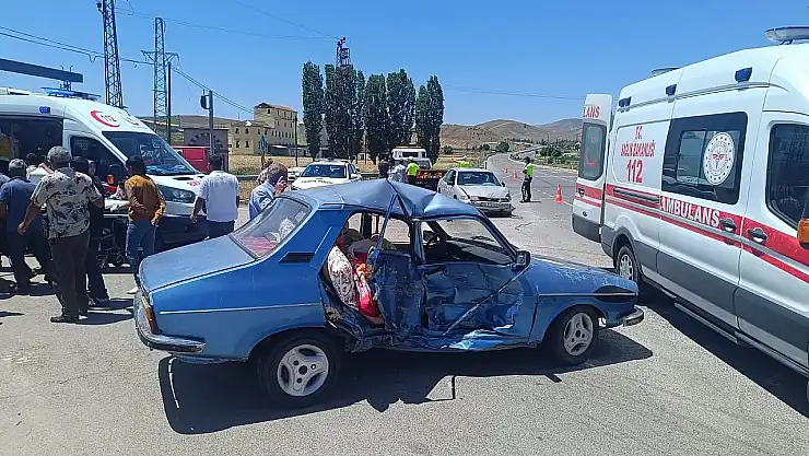 Sivas-Kayseri yolunda trafik kazası: 4 yaralı