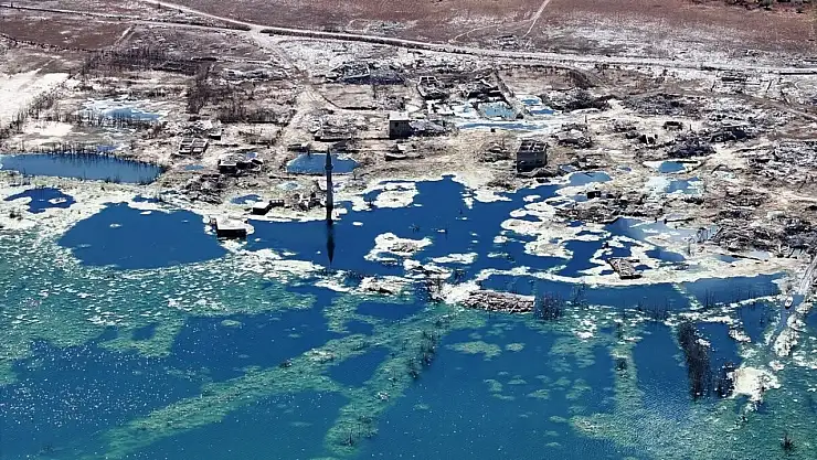 Sular çekildi, köyler ortaya çıktı