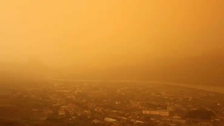 Suriye'den Türkiye'ye yoğun toz dalgası