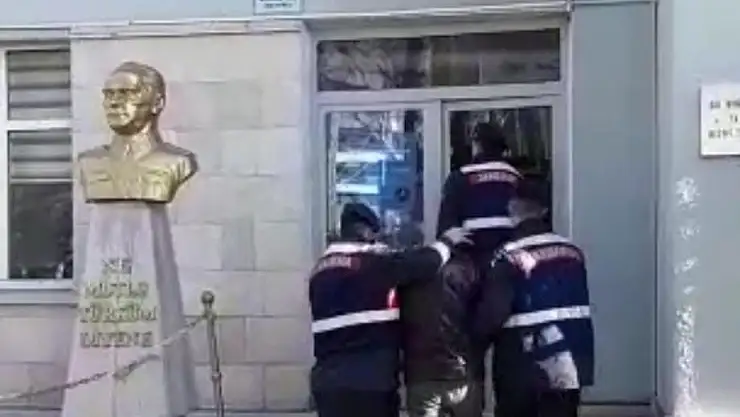 Suriye uyruklu DEAŞ üyesi gizlendiği evde yakalandı