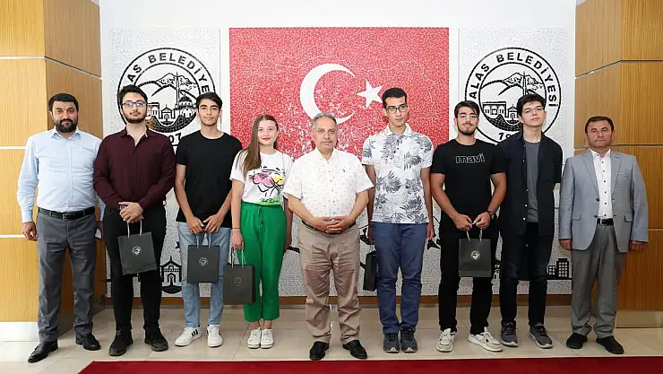 TALAS 7/24 KÜTÜPHANE MEYVELERİNİ VERMEYE  DEVAM EDİYOR