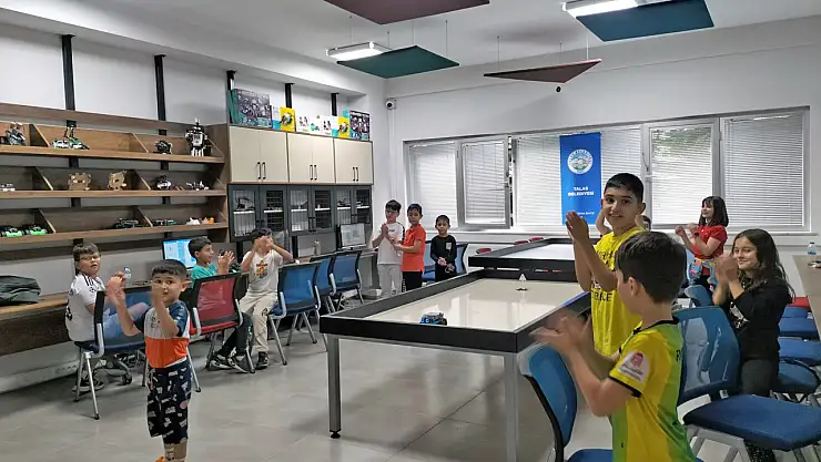 Talas Belediyesi'nden Geleceğin Teknoloji Yıldızlarına Yaz desteği