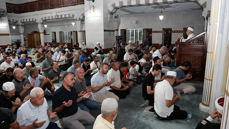 Talas'ta kandil gecesi dualarla ihya edildi