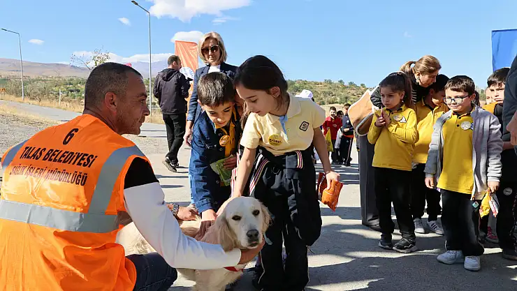 Talas'ta miniklerden hayvanlara sevgi zinciri