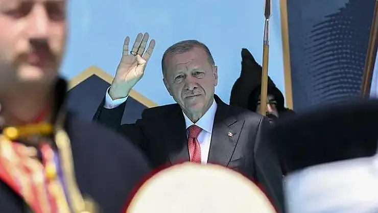 Tarih, yeni zaferlere başlamak için vardır