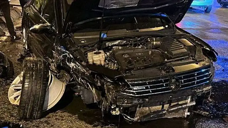 Trafik kazasında iki araç kullanılamaz hale geldi