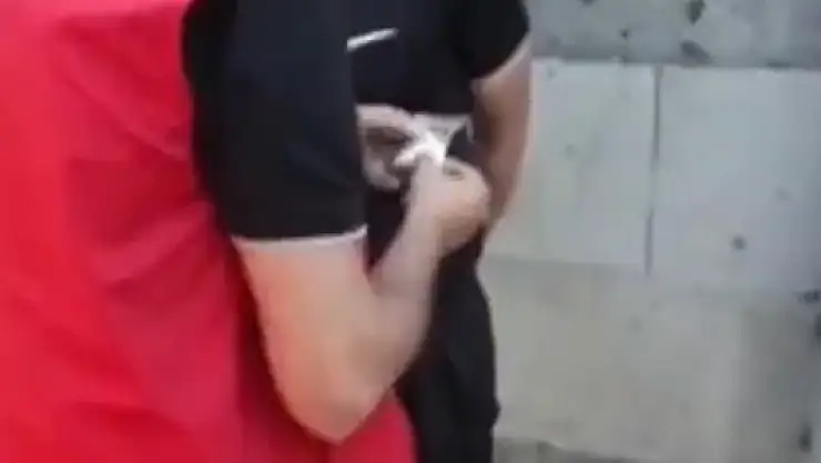 Simitçi kılığına giren polis, uyuşturucu yakaladı