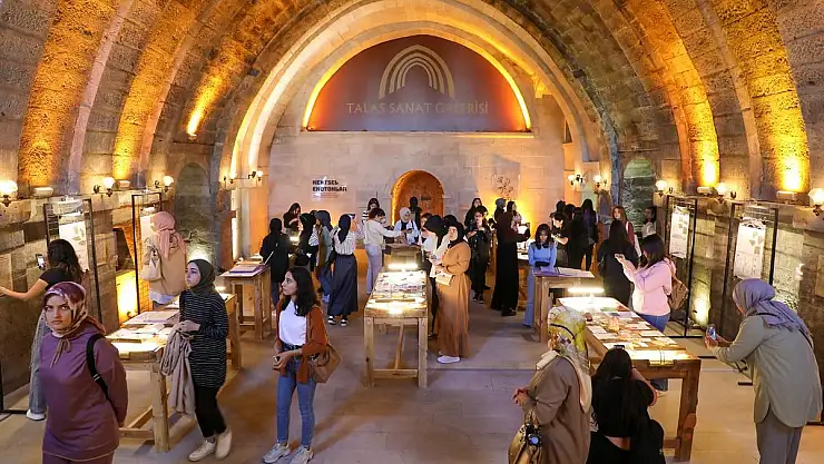 Üniversiteye yeni başlayan öğrencilere oryantasyon gezisi