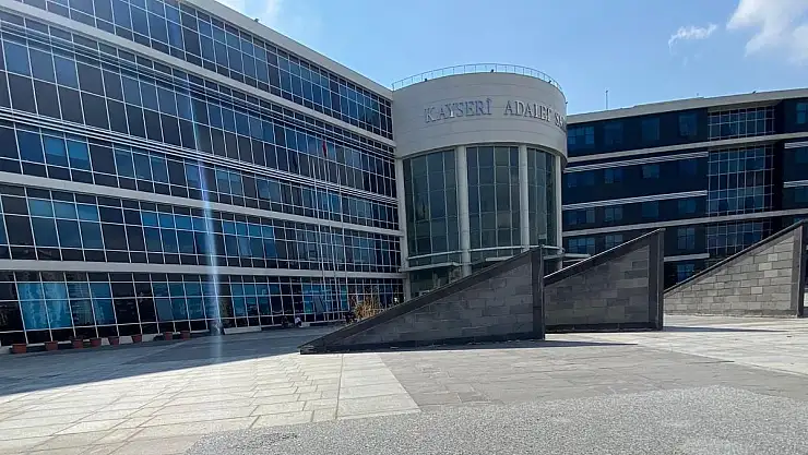 Uyuşturucu almaları için para verdiği arkadaşlarına dava açtı