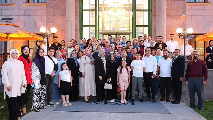 Vali Çiçek ERVA aileleriyle buluştu