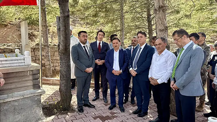 Vali Çiçek, şehit imamların kabirlerini ziyaret etti