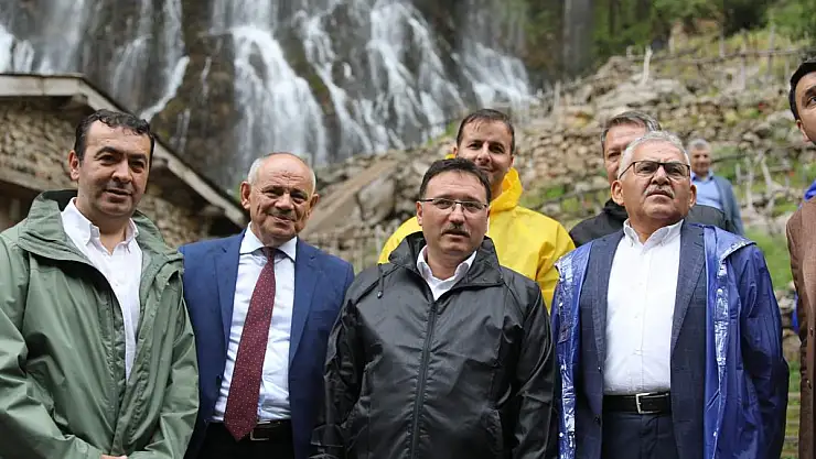 Vali Çiçek Sel Bölgesinde İncelemelerde Bulundu