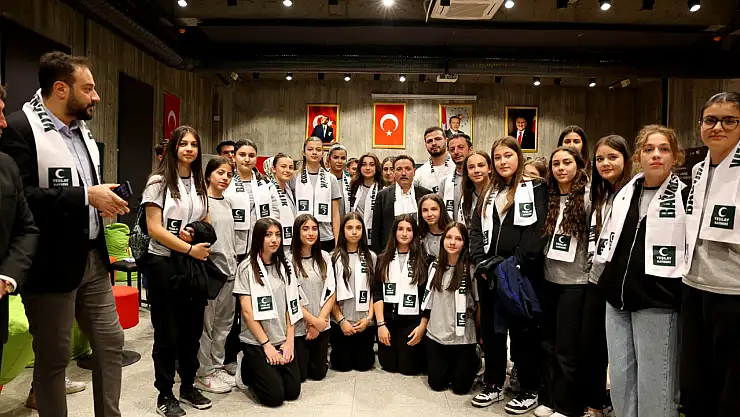 Vali Çiçek, Yeşilay gönüllüleriyle buluştu