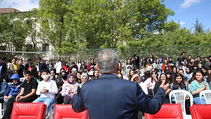 YAHYALI'DA HALI SAHALARIN AÇILIŞINI YAPTI