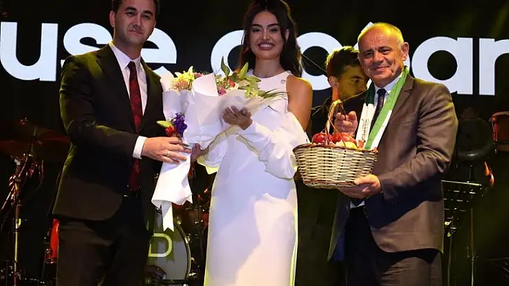 Yahyalı'da Elif Buse Doğan sahne aldı