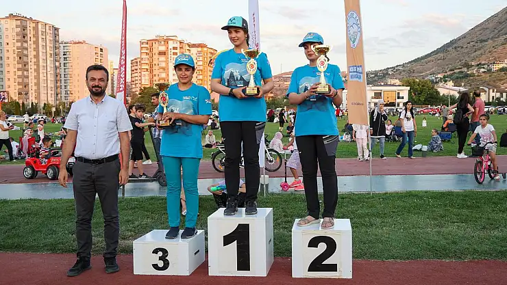 YAMAÇ PARAŞÜTÜ ŞAMPİYONASI ÖDÜL TÖRENİ İLE SONA ERDİ