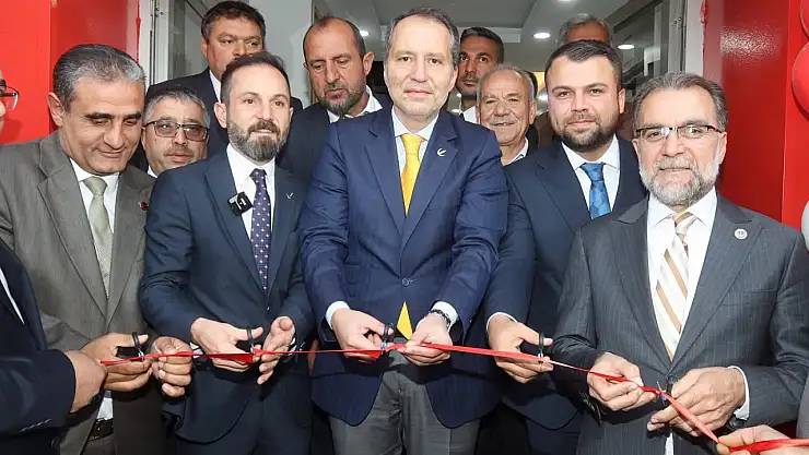 Yeniden Refah Partisi Kayseri kongresinde rozet töreni yapıldı