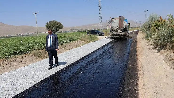 Yeşilhisar'ın tarım arazilerinde asfalt yol çalışması tamamlandı