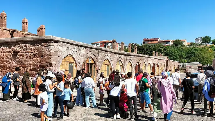 YOĞUN İLGİ GÖREN KÜLTÜR TURLARI SÜRECEK