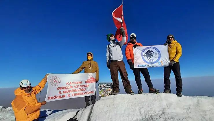 Zafer Bayramı'nda Erciyes ve Ağrı dağı zirve tırmanışı tamamlandı