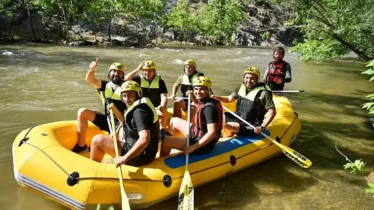 Zamantı Irmağı'ndaki rafting yarışının startını verdi