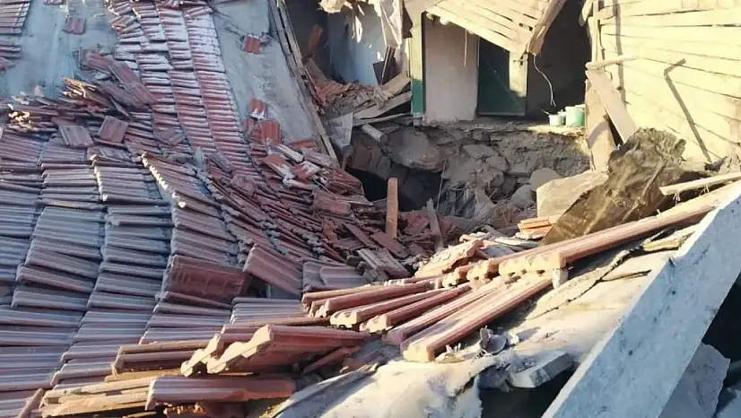 Ahır çöktü 35 koyun 2 eşek telef oldu