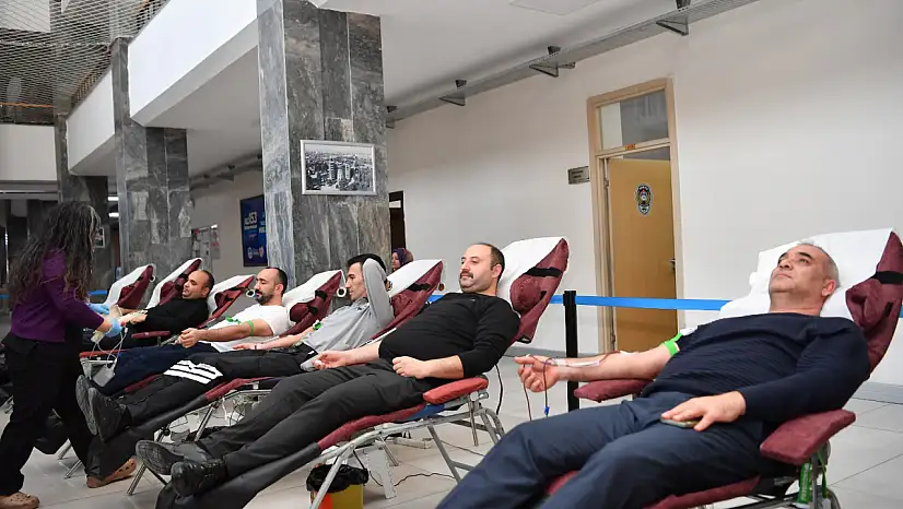 Büyükşehir Belediyesi personelinden kan bağışı