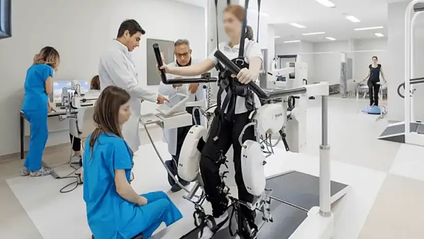 Depremde felç kalanları robotlar ayağa kaldırıyor