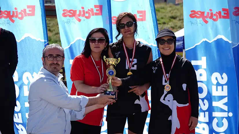 Erciyes'te 2 Bin 200 Metrede Plaj Voleybolu Heyecanı