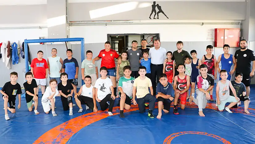 Gençlik ve Spor İl Müdürü Kabakcı, Güreş Sporcularını Antrenmanda ziyaret etti