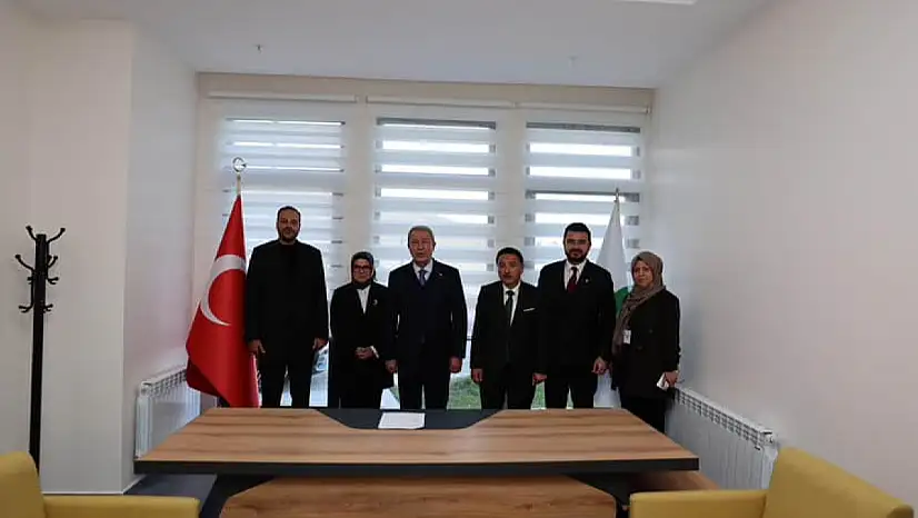 Hulusi Akar'dan Yeşilay'a destek