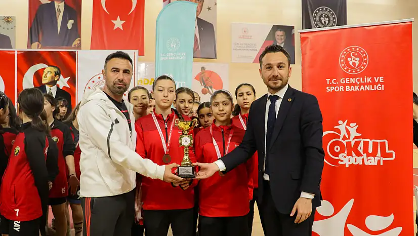 Kayseri'de futsal şampiyonası ödülleri verildi