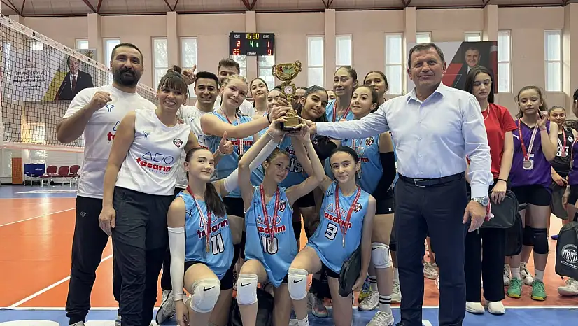 Mini kızlar voleybol turnuvası sona erdi