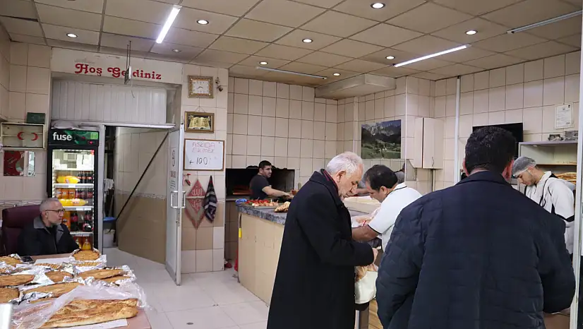 Ramazan'da sıcak fırın başında zorlu mesai