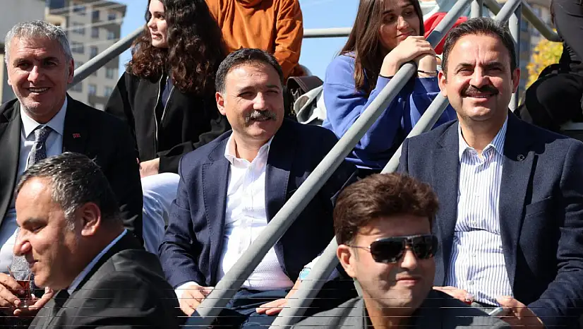 Vali Çiçek, Görme engelliler maçını izledi