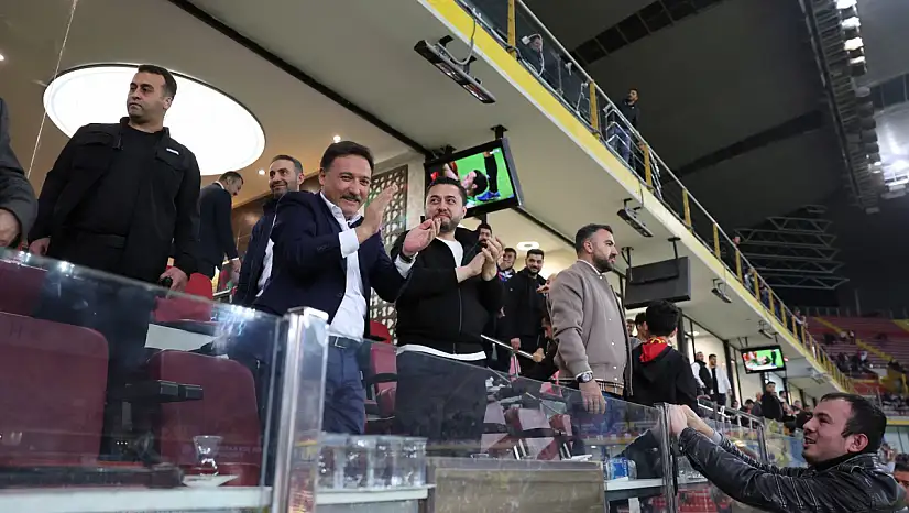 Vali Gökmen Çiçek'ten Kayserispor'a tribün desteği