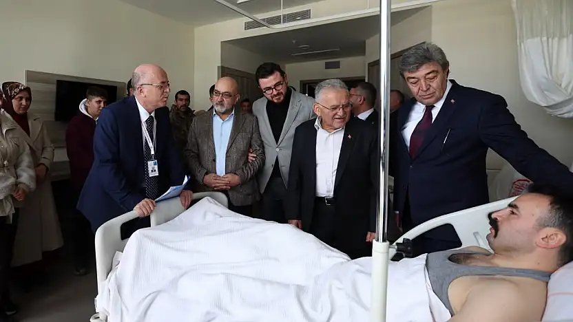 AK Parti heyetinden yaralı polise ziyaret