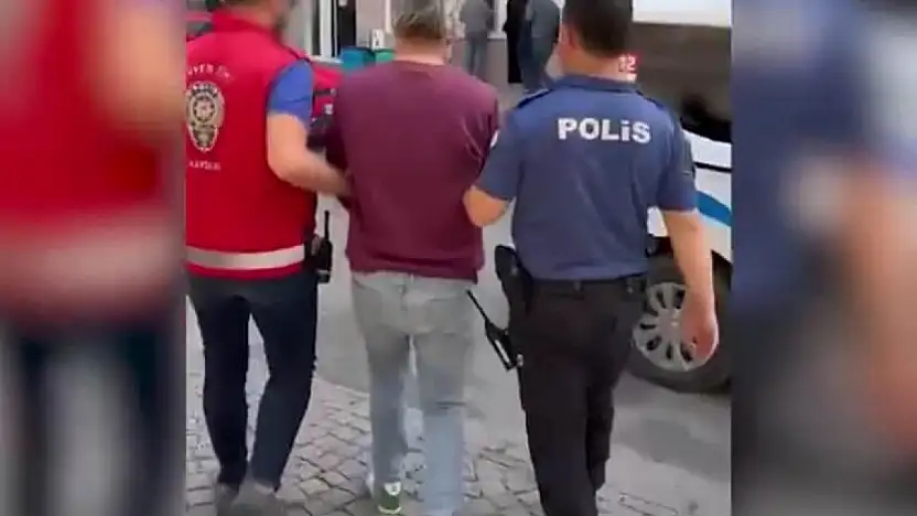 Aranan şahıs kazancılar çarşısı'nda yakalandı