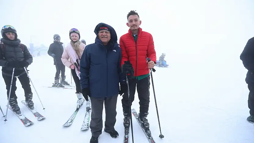 Başkan Büyükkılıç Erciyes'te Kayakseverlerle Buluştu