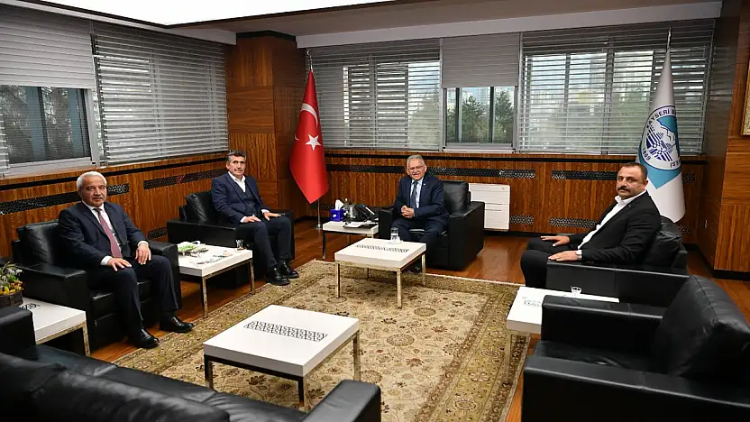 Başkan Büyükkılıç, kente değer katan konuklarını makamında ağırladı