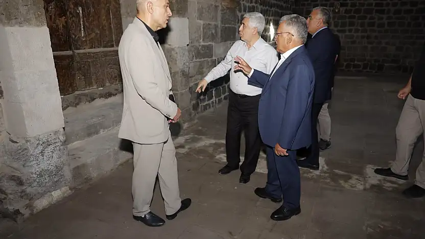Başkan Büyükkılıç'tan 5 asırlık bedestende inceleme