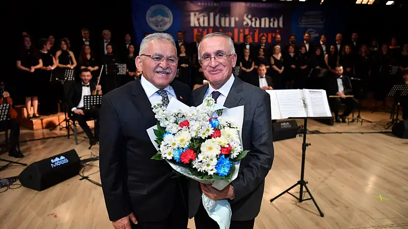 Başkan Büyükkılıç'tan Rast faslı konserine anlamlı ziyaret
